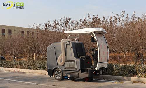 驾驶式树叶收集车，人行道落叶收集好帮手