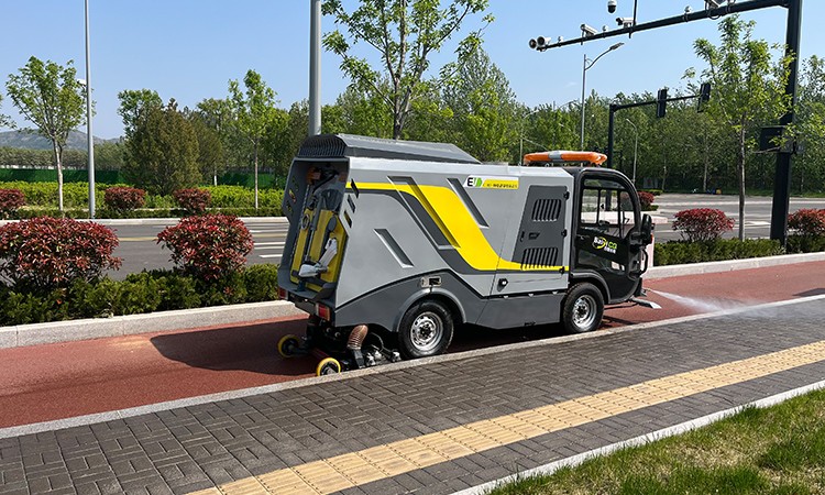 深度清洁车，人行道路面清洁后路见本色