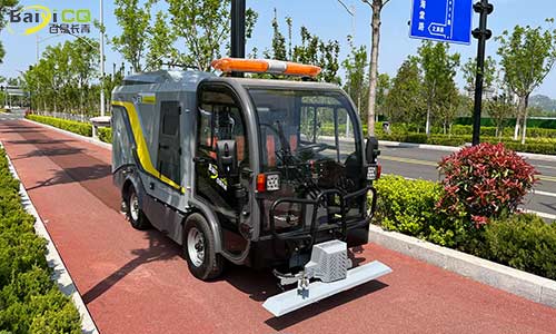 道路污染清除车深层次路面清洁，路面养护车