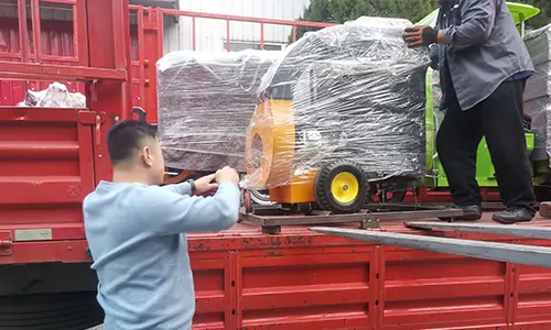 某环卫定制的高压清洗车，吸叶机正在装车准备发货