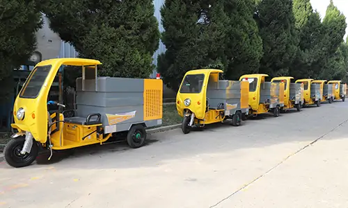 小型三轮高压清洗车，洗扫车已装车准备发往某环卫公司