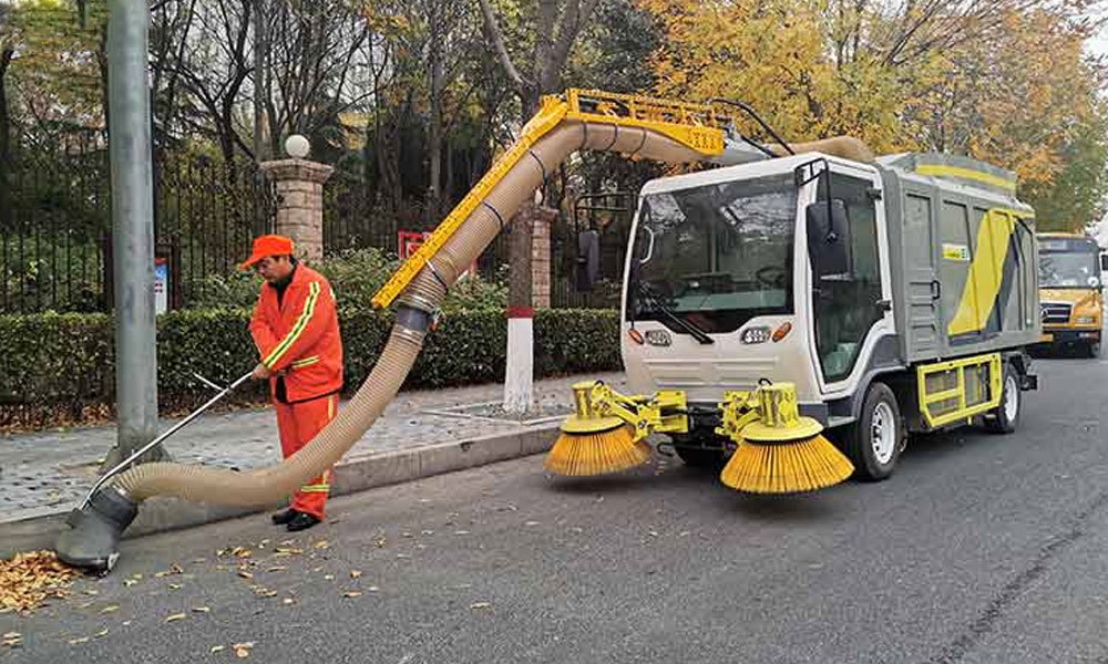 多功能树叶收集车--解决秋、冬季大面积落叶难以收集和转运问题！缓解保洁员劳动强度！