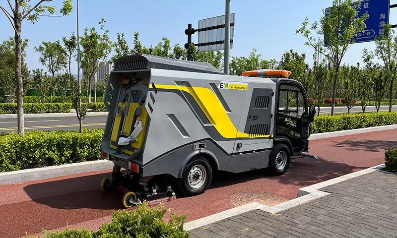 纯电动深度清洁车，三级道路路面本色还原！清洁效果好，保持时间长！