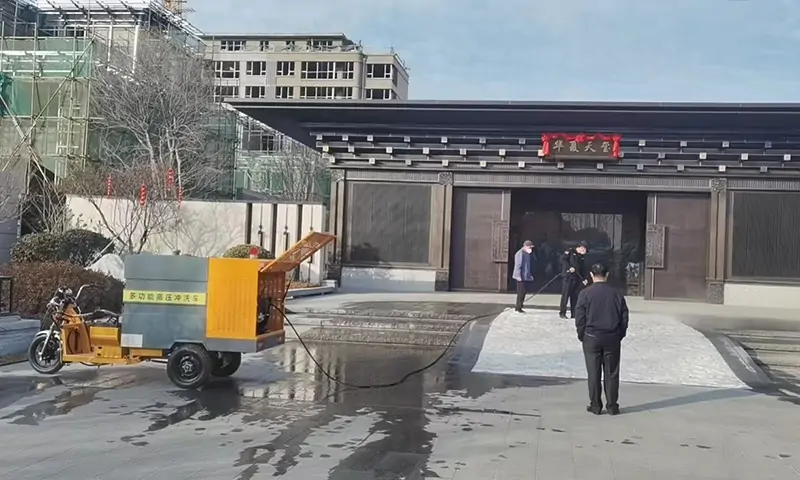 多功能高压冲洗车助力山东某环卫，用于路面清洗养护，景区道路冲洗！