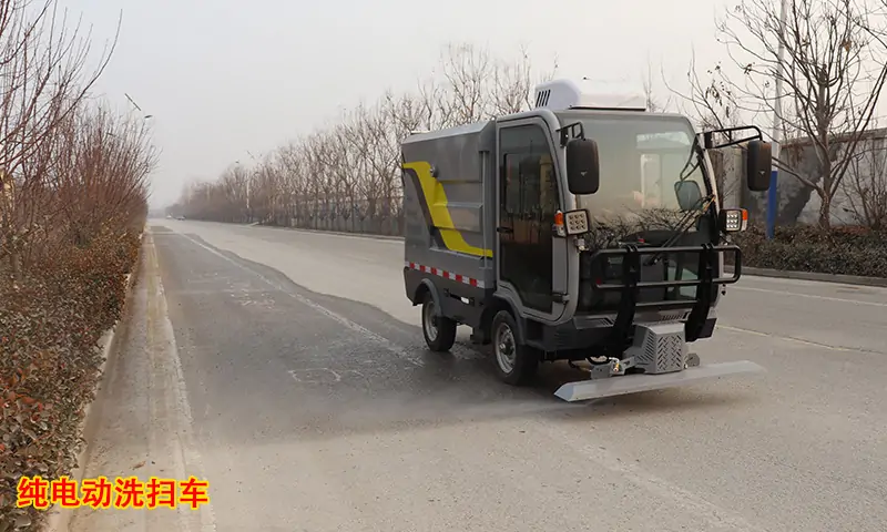 在全世界畅销的电动小型高压冲洗车，解决95%环卫难题，你不想试一下效果吗？