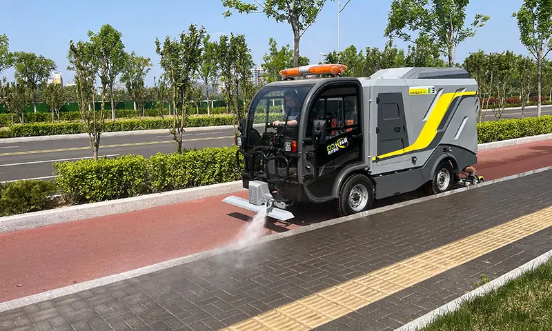 纯电动小型深度清洁车-机场景区物业人行道、辅道等路段卫生治理，纯电动，更环保?。?！