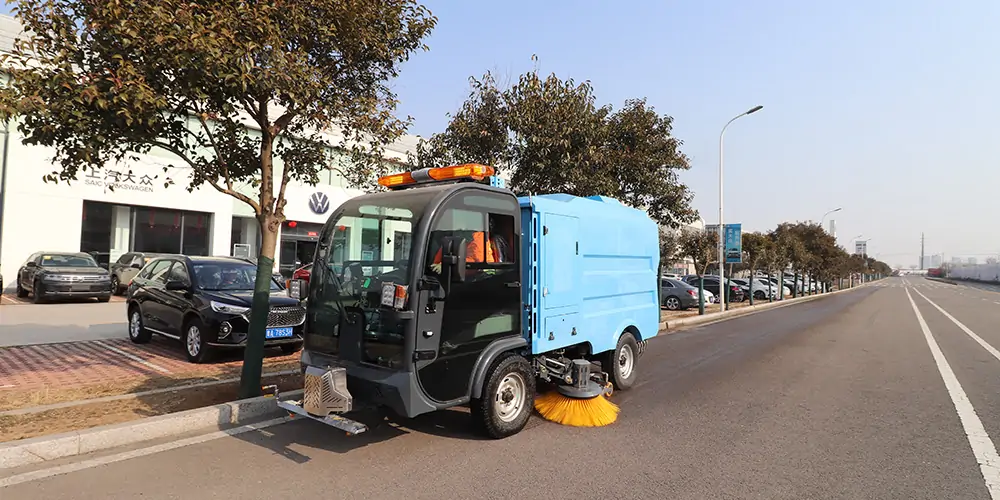 道路洗扫车，路面污渍清洁“专家”_电动洗扫车_环卫洗扫车_小型洗扫车