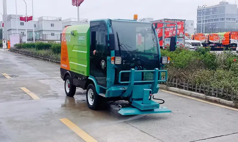 四轮多功能高压清洗车助力环卫环境建设！体积小巧，功能强大！多种模式，任意选择！