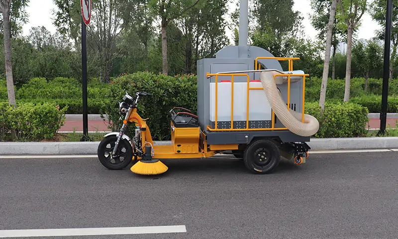 纯电动三轮树叶收集车，景区园林物业狭窄区域落叶收集转运专用车！