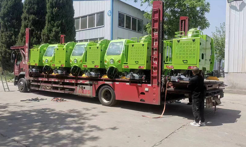 百易三轮驾驶式树叶收集车发车！操作简单，轻轻松松搞定落叶收集转运难题！