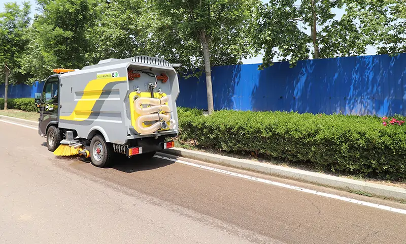 纯电动洗扫车：引领绿色道路清洁新时代，颠覆传统洗扫模式！