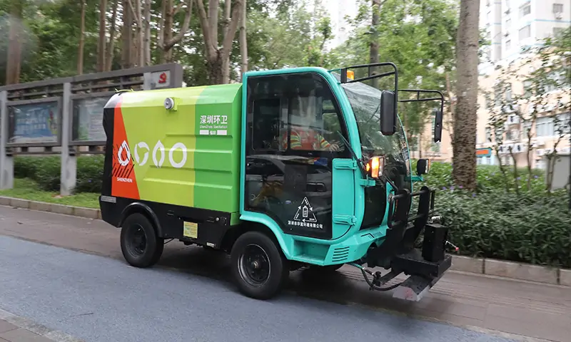 四轮高压清洗车：助力深圳环卫，为更美好的生活环境铺路