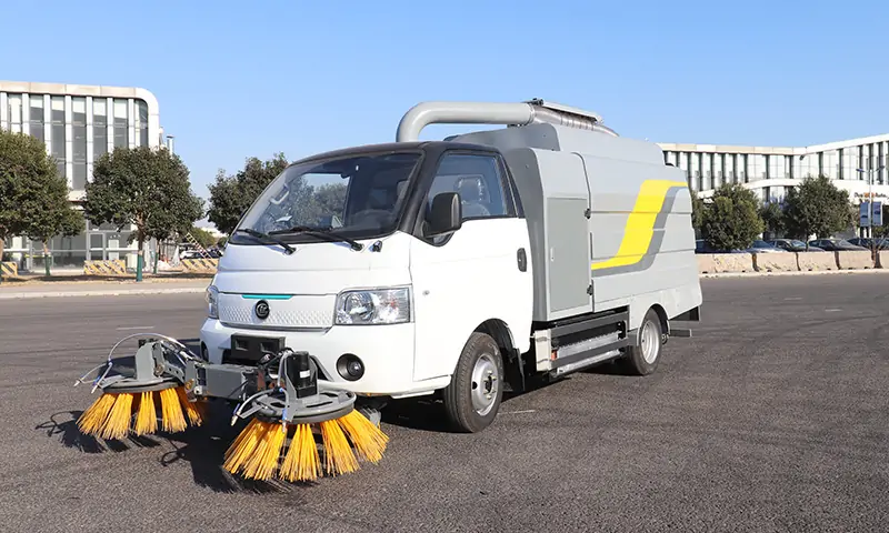 四轮树叶收集车：解决落叶难题，引领环保革命
