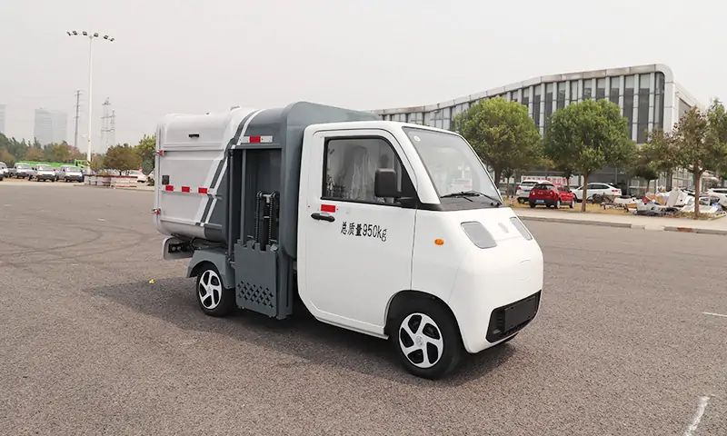 新能源四轮侧装垃圾清运车：垃圾转运创新专业设备，有公告，可上牌