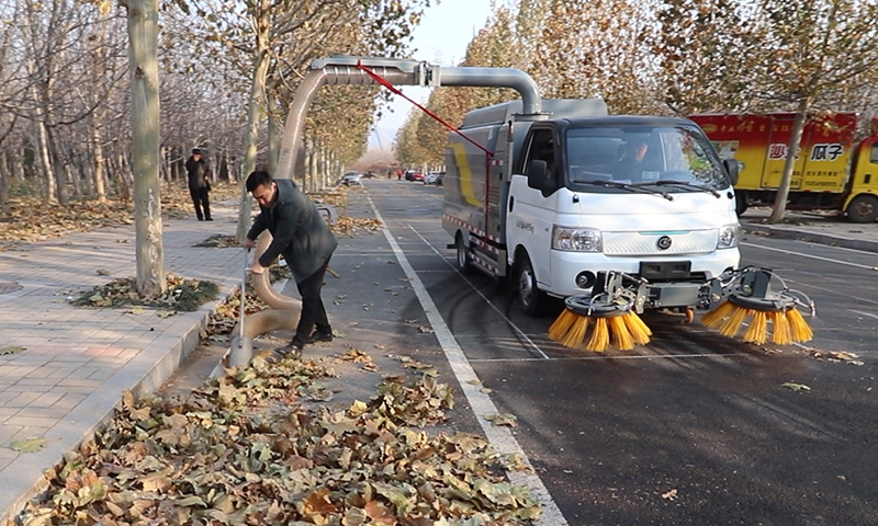 轻型新能源树叶收集车：高效环保，城市清洁新选择