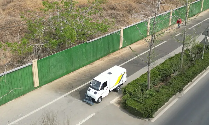 新能源路面养护车：创新清洁解决方案，提升城市环境质量